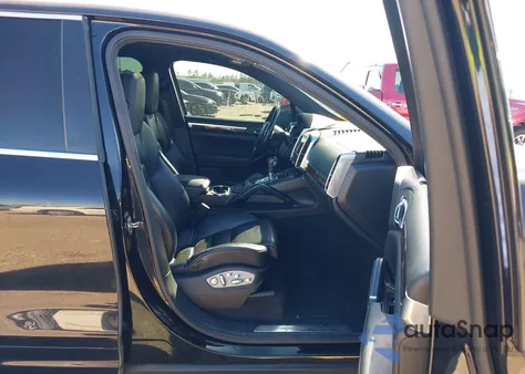 2011 Porsche Cayenne Turbo z USA, uszkodzony, nr VIN WP1AC2A2XBLA81323